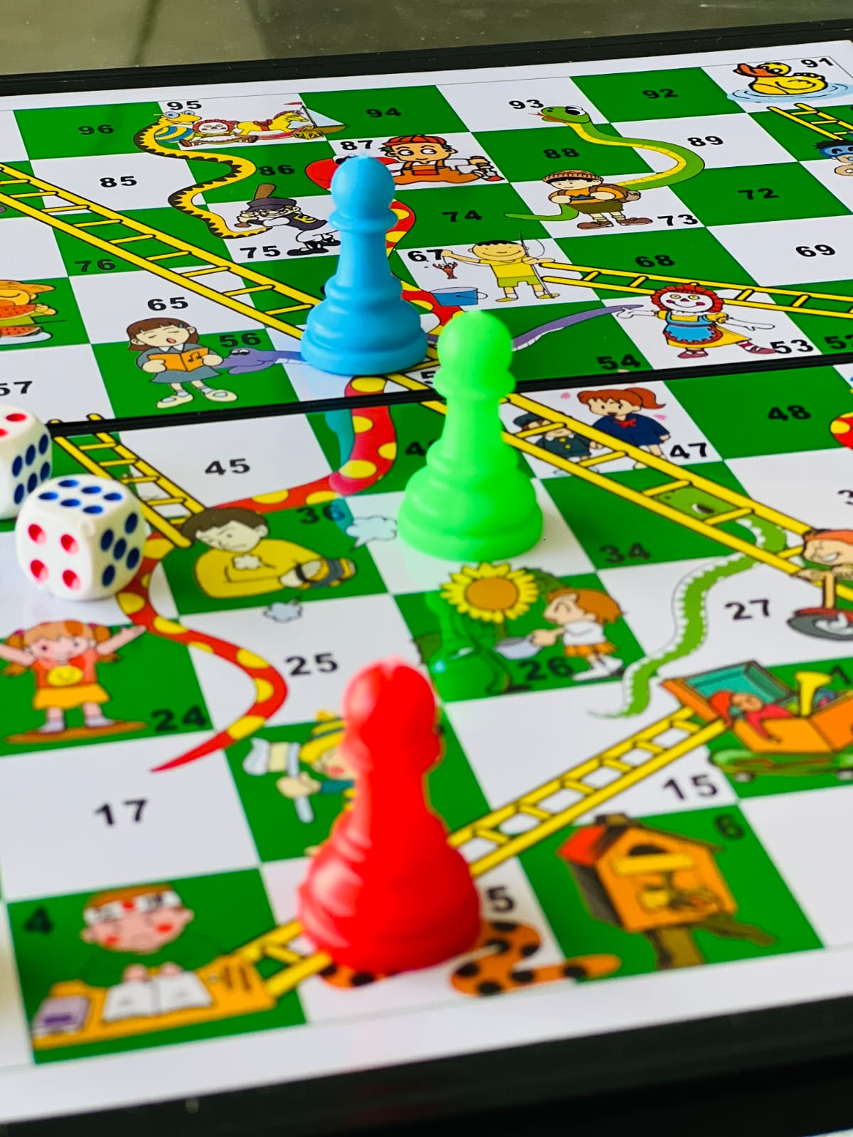 Snakes and Ladders: Magnetic Edition - Image 4